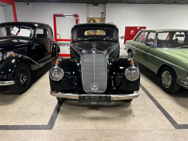 Mercedes-Benz 220