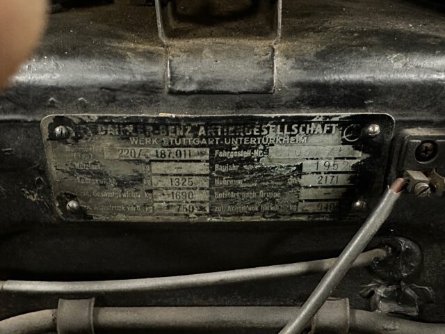 Mercedes-Benz 220
