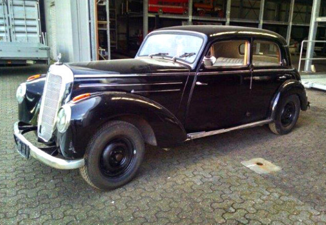 Mercedes-Benz 220