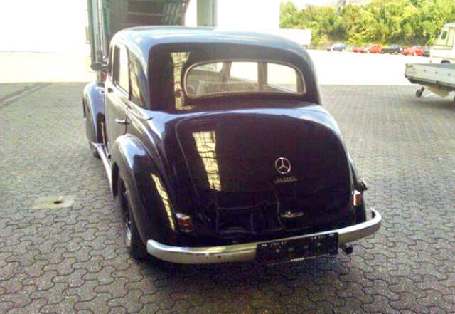 Mercedes-Benz 220
