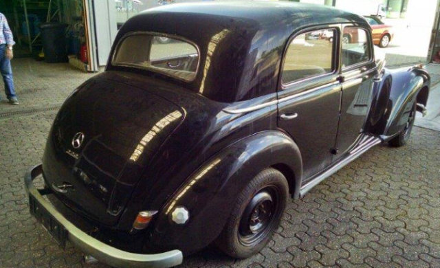 Mercedes-Benz 220