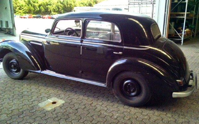 Mercedes-Benz 220