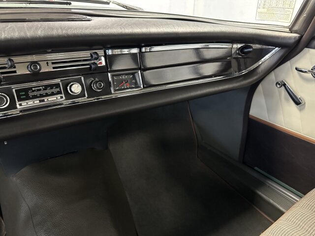 Mercedes-Benz 190