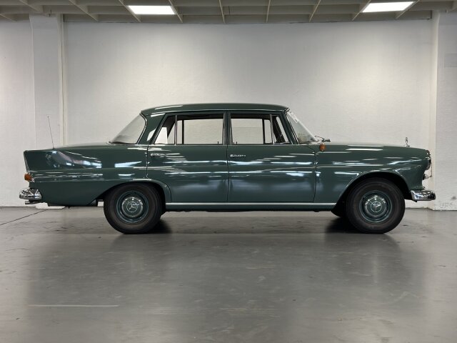 Mercedes-Benz 190