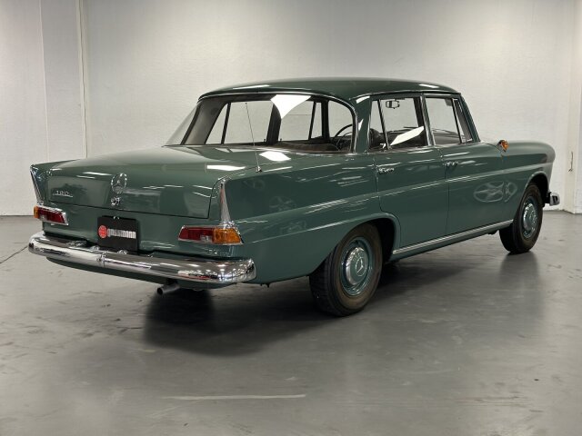 Mercedes-Benz 190