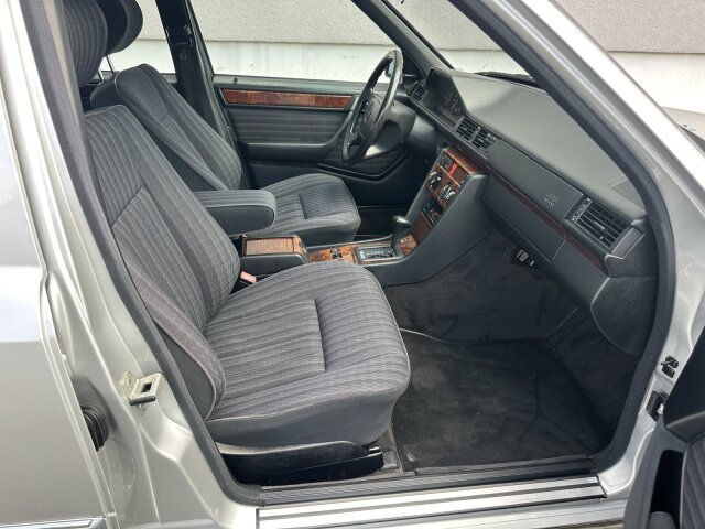 Mercedes-Benz 300