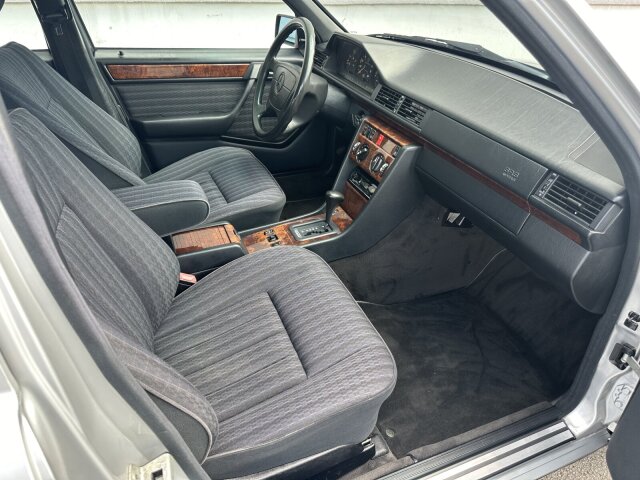 Mercedes-Benz 300