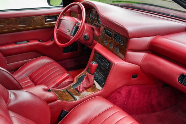 Aston Martin Virage