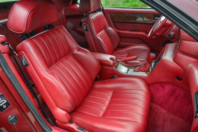 Aston Martin Virage