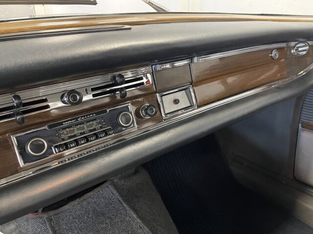 Mercedes-Benz 220