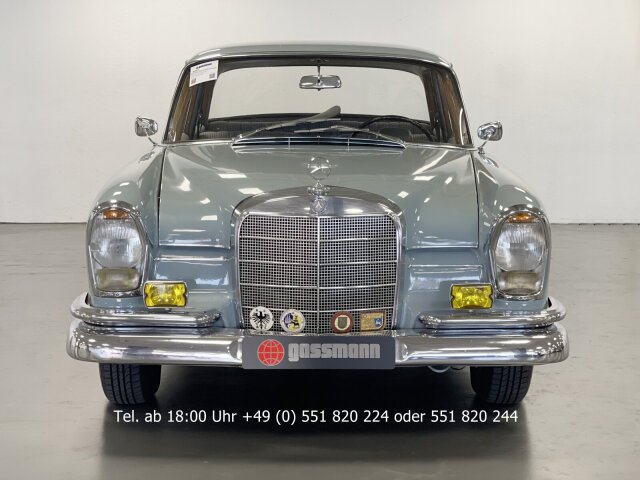 Mercedes-Benz 220