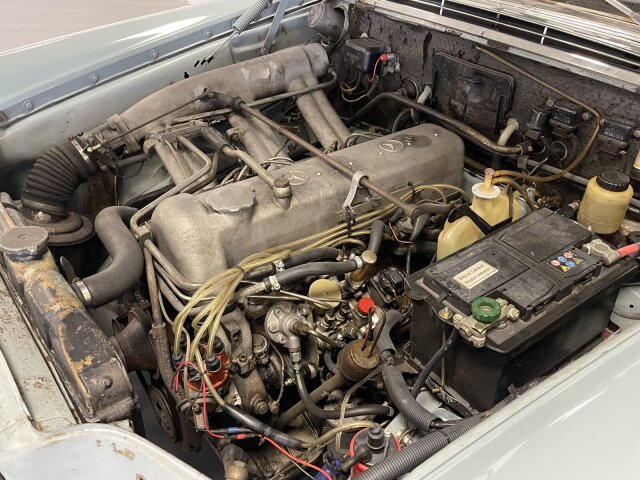 Mercedes-Benz 220