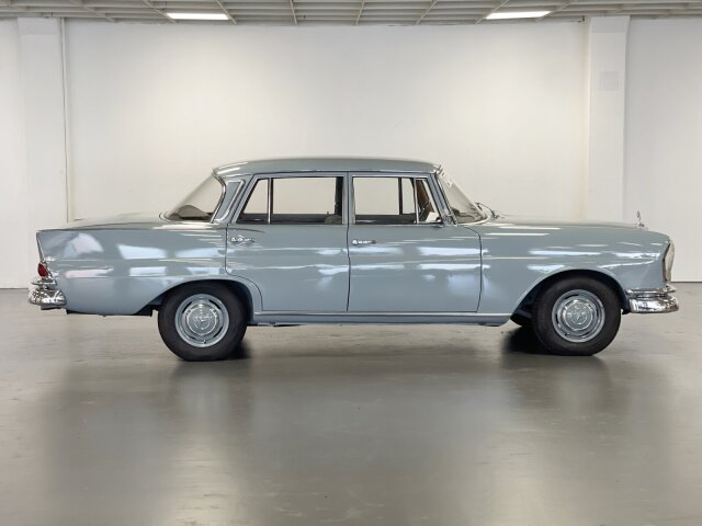 Mercedes-Benz 220