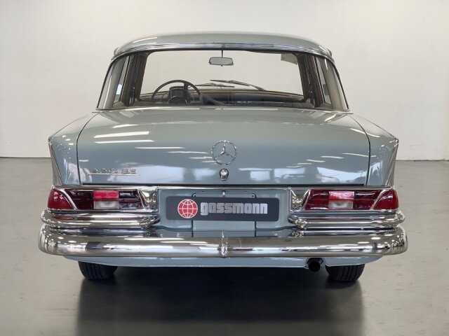 Mercedes-Benz 220