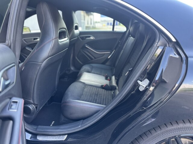 Mercedes-Benz CLA 220