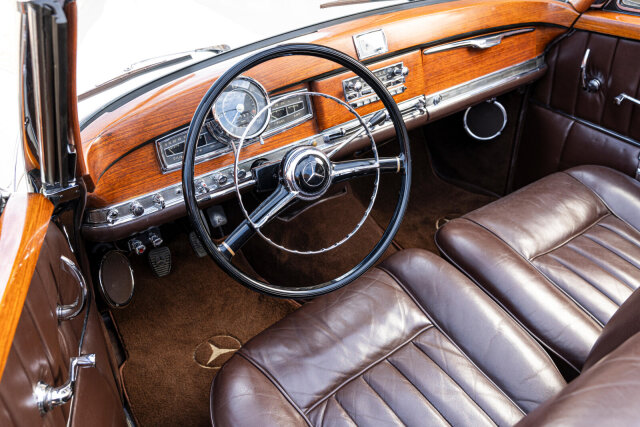 Mercedes-Benz 300
