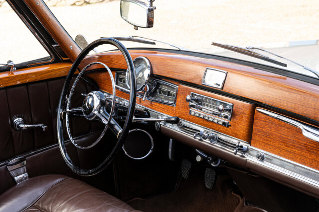 Mercedes-Benz 300