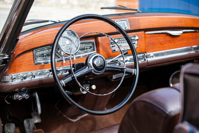Mercedes-Benz 300