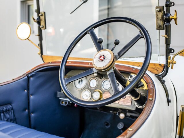 Mercedes-Benz -