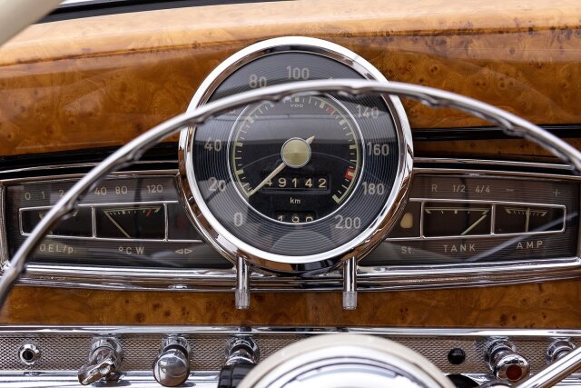 Mercedes-Benz 300