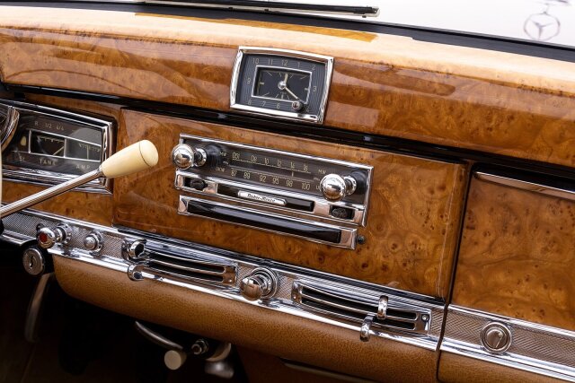 Mercedes-Benz 300