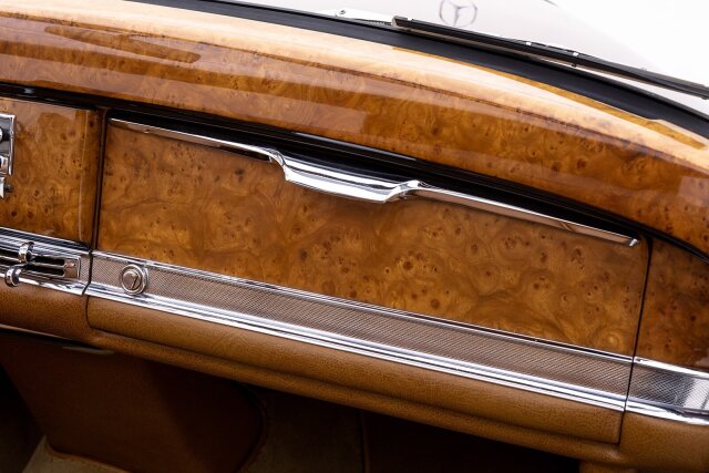 Mercedes-Benz 300