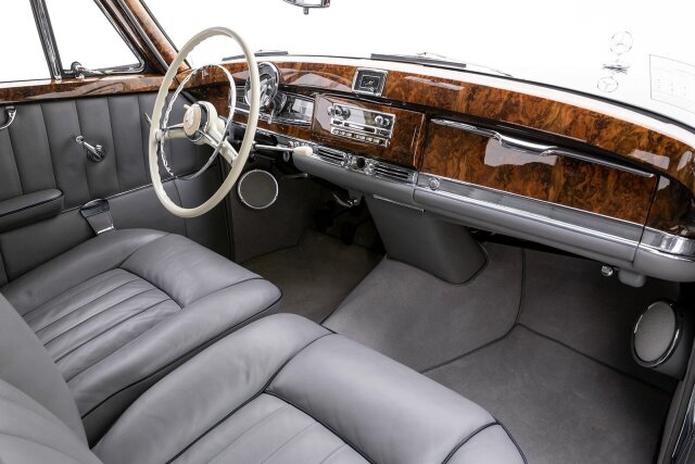 Mercedes-Benz 300