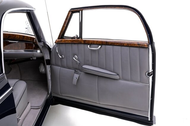 Mercedes-Benz 300