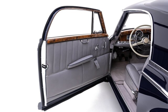 Mercedes-Benz 300