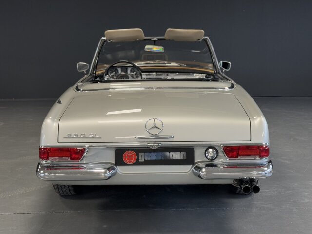 Mercedes-Benz 230