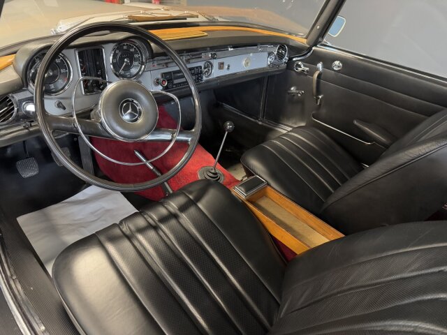 Mercedes-Benz 230