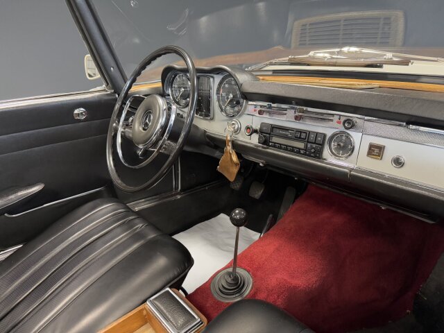 Mercedes-Benz 230