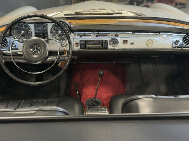 Mercedes-Benz 230