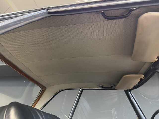 Mercedes-Benz 230