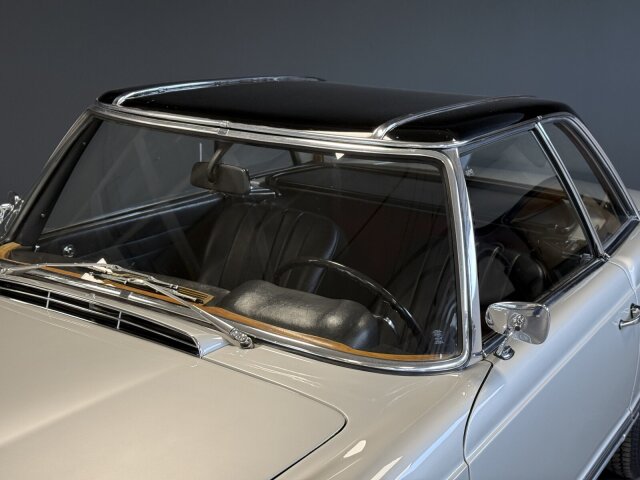 Mercedes-Benz 230
