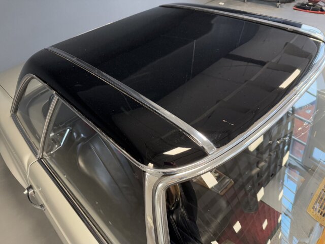 Mercedes-Benz 230