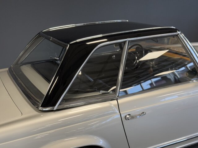 Mercedes-Benz 230