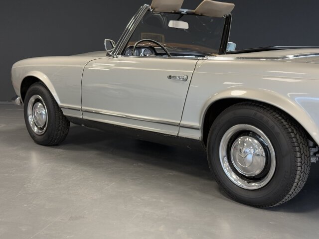 Mercedes-Benz 230