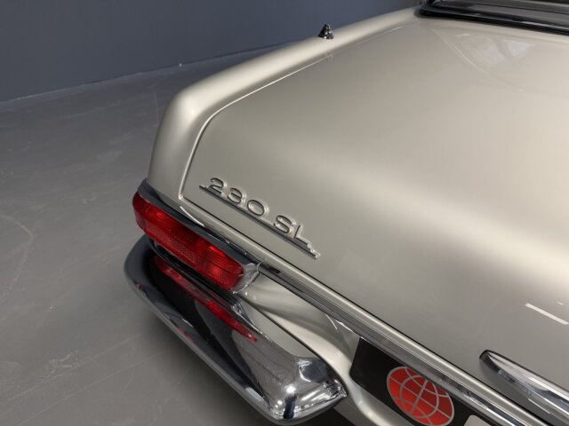 Mercedes-Benz 230