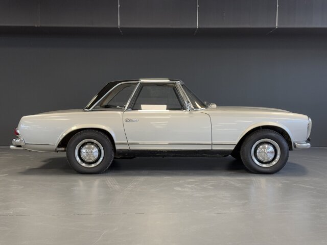Mercedes-Benz 230