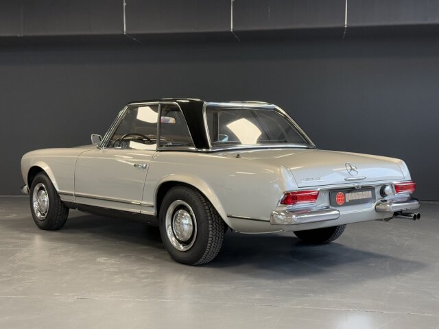Mercedes-Benz 230