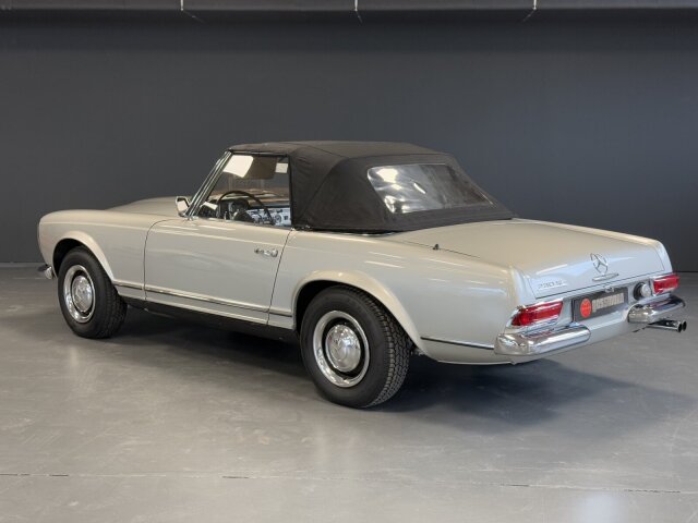 Mercedes-Benz 230