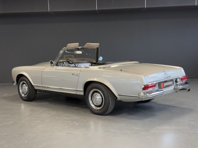 Mercedes-Benz 230
