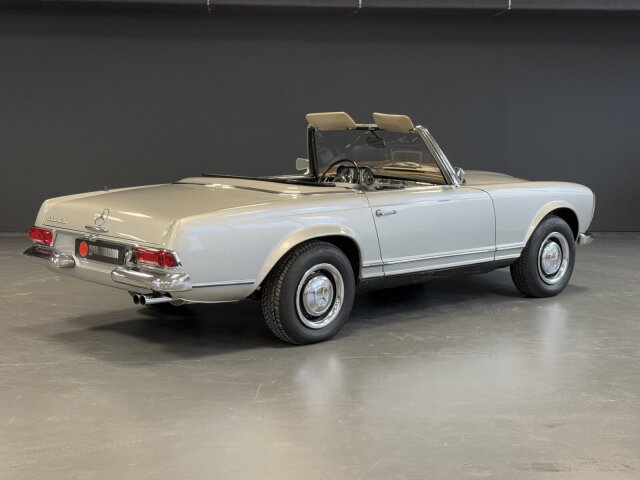 Mercedes-Benz 230