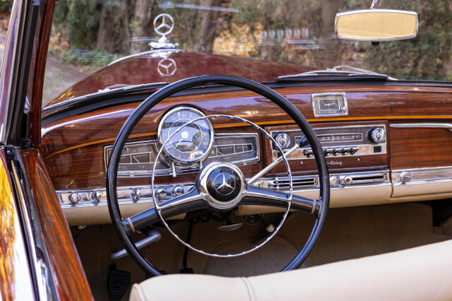 Mercedes-Benz 300