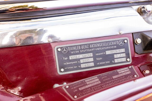 Mercedes-Benz 300