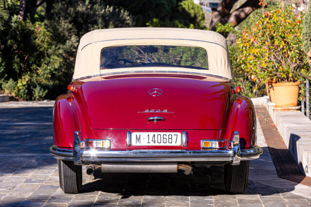 Mercedes-Benz 300