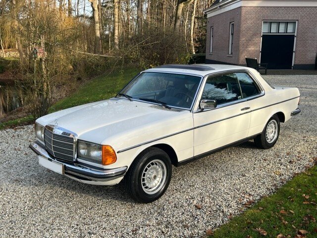 
            Mercedes-Benz 280 Coupe mit Schiebedach - C123        