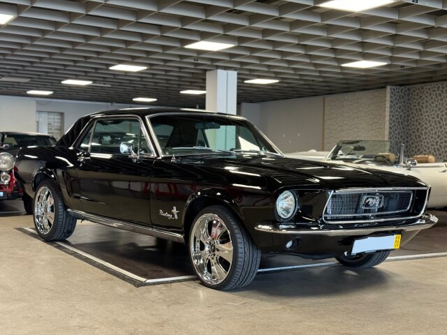
            Ford Mustang Coupe 4.7 V8        