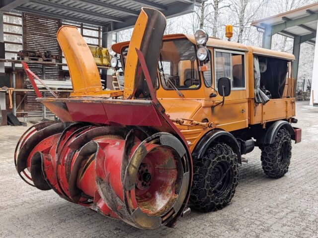 Unimog U